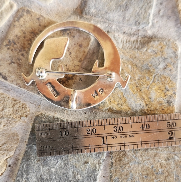 Sterling, inlaid Lizard SIGNED pin/pendant - Picture 13 of 16